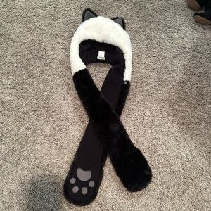 DeLux…Panda hat/scarf with mitten slots